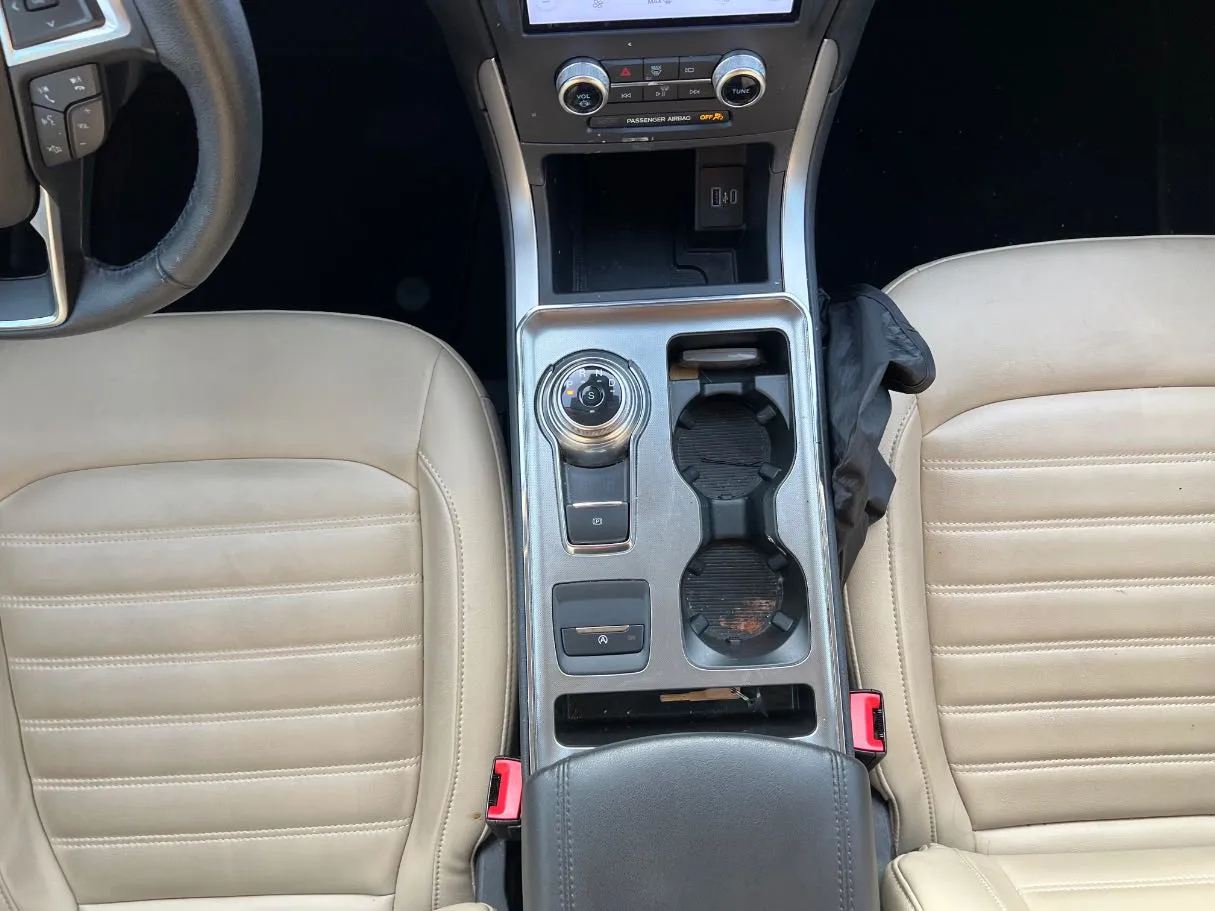 Car image 17