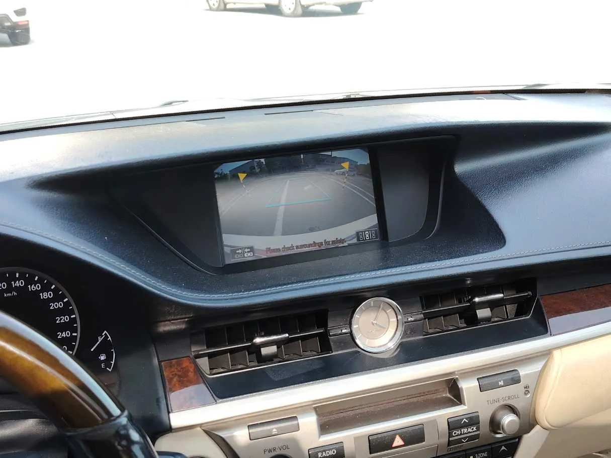 Car image 23