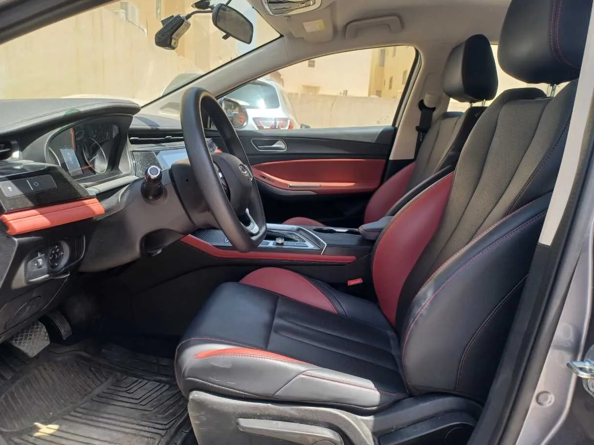Car image 12