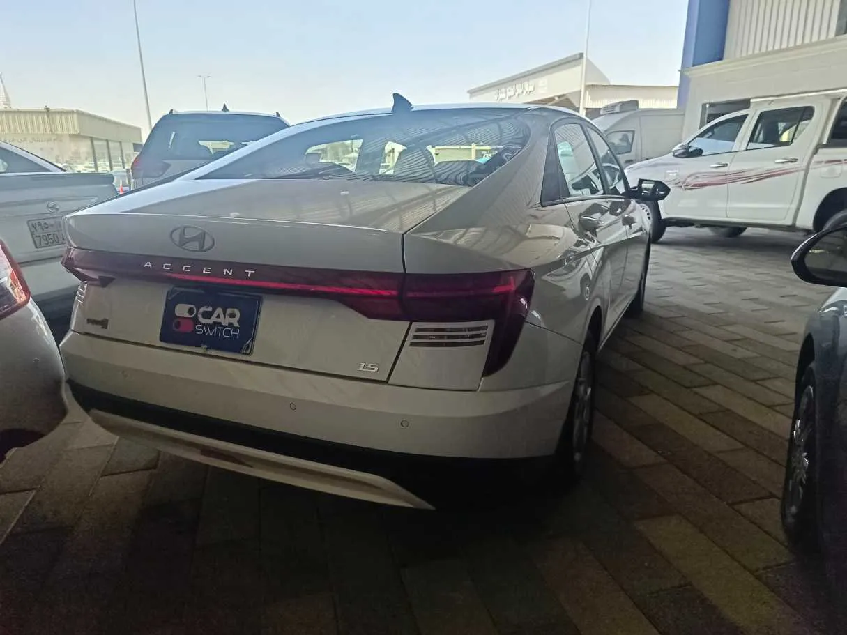 Car image 5