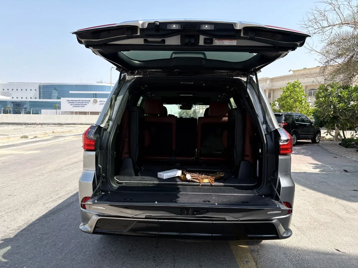 Car image 23