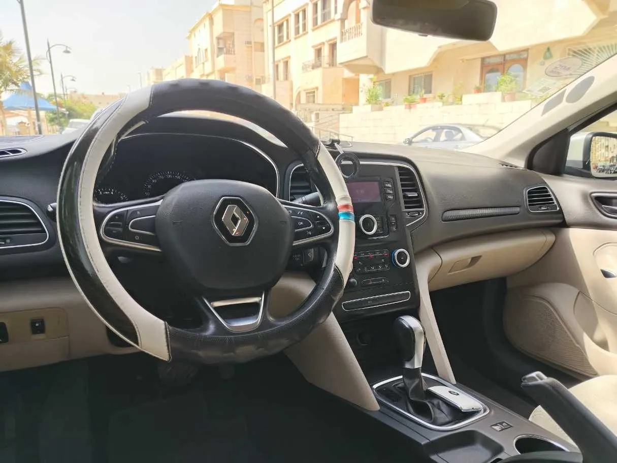 Car image 23
