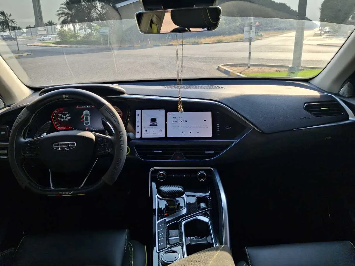 Car image 16
