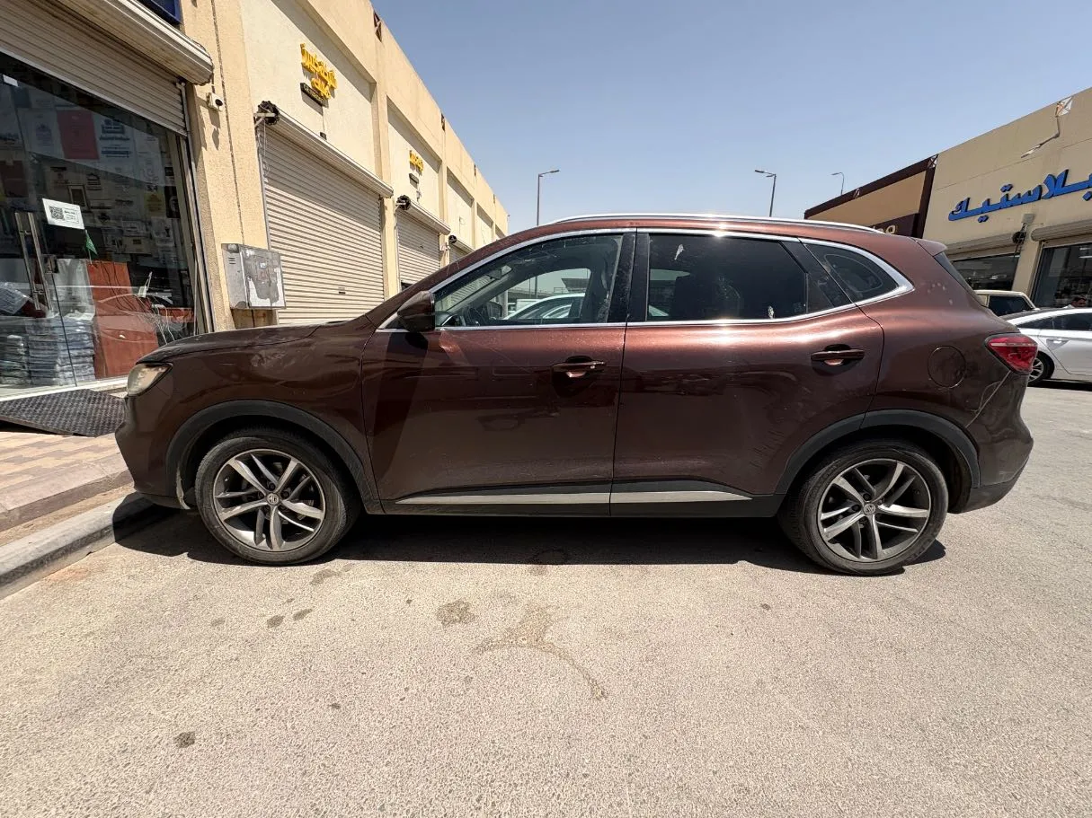 Car image 8