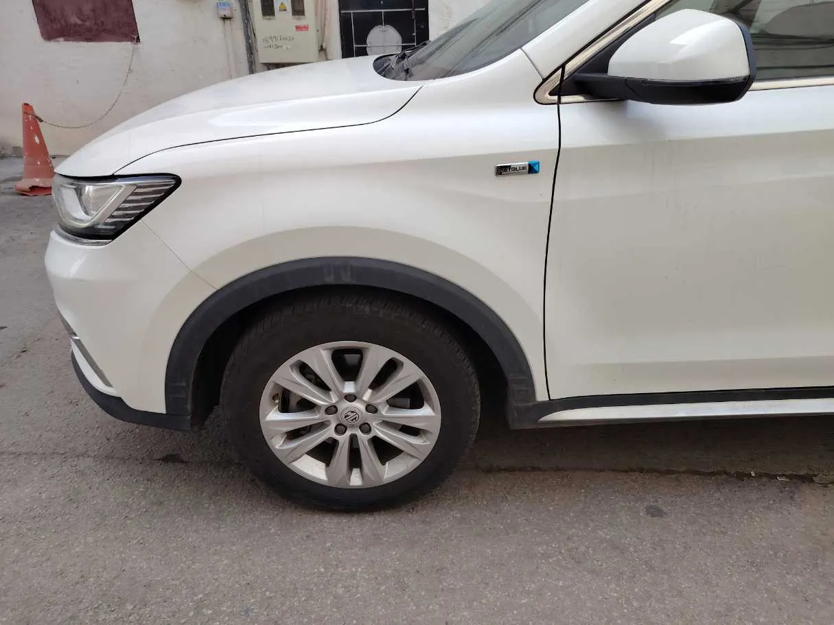 Car image 16