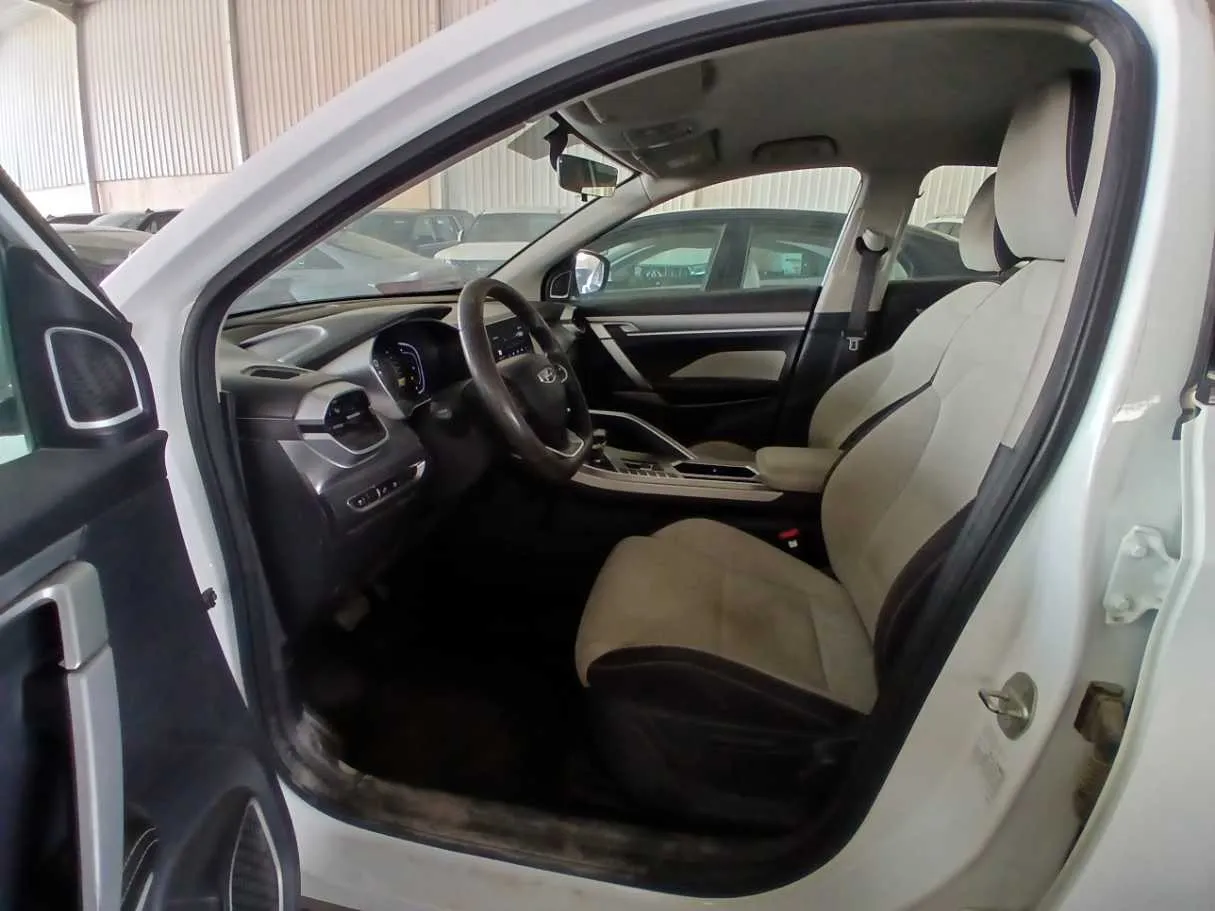Car image 8