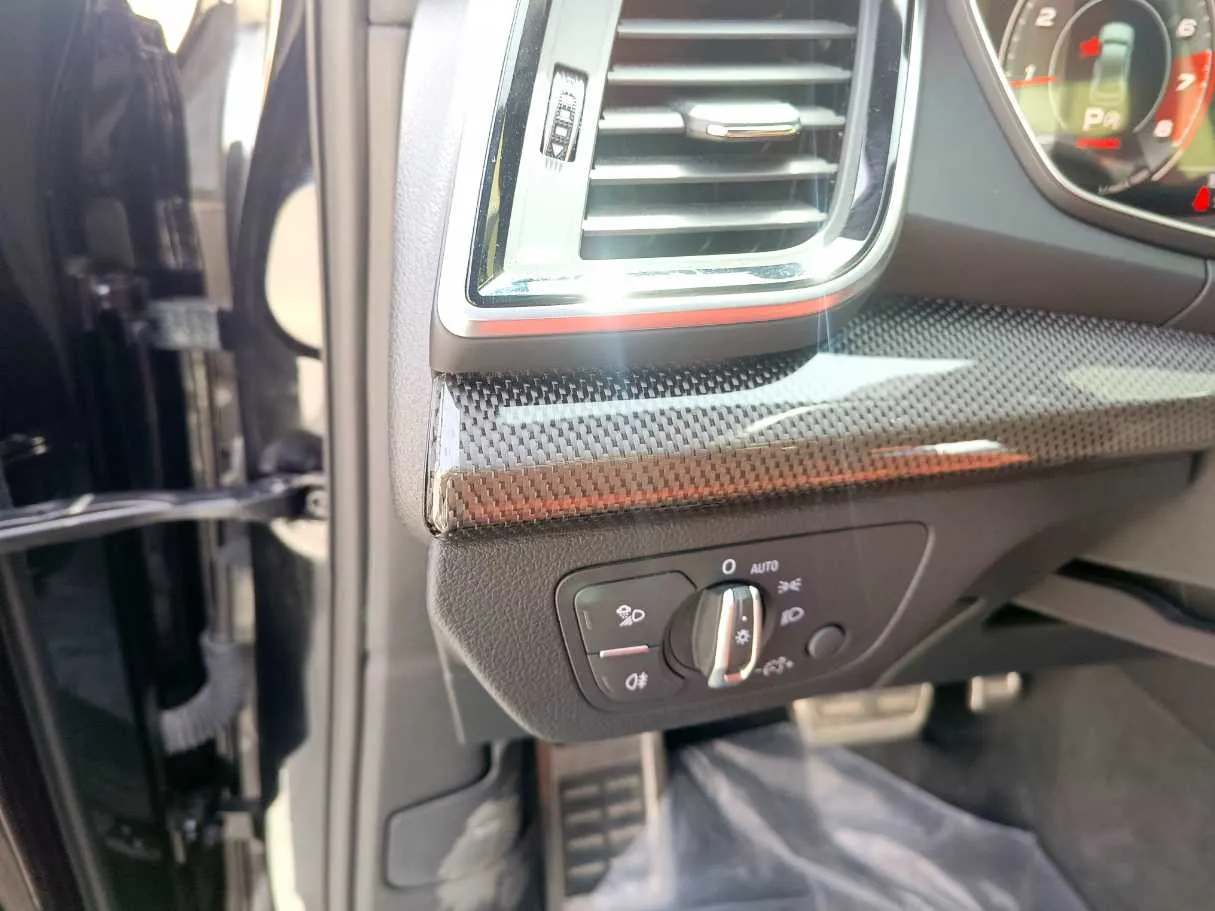 Car image 32