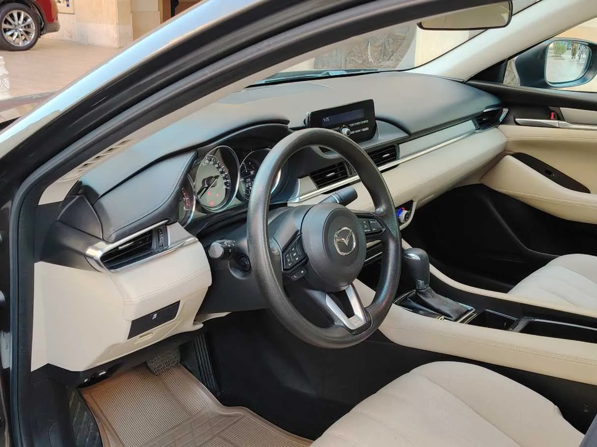 Car image 12