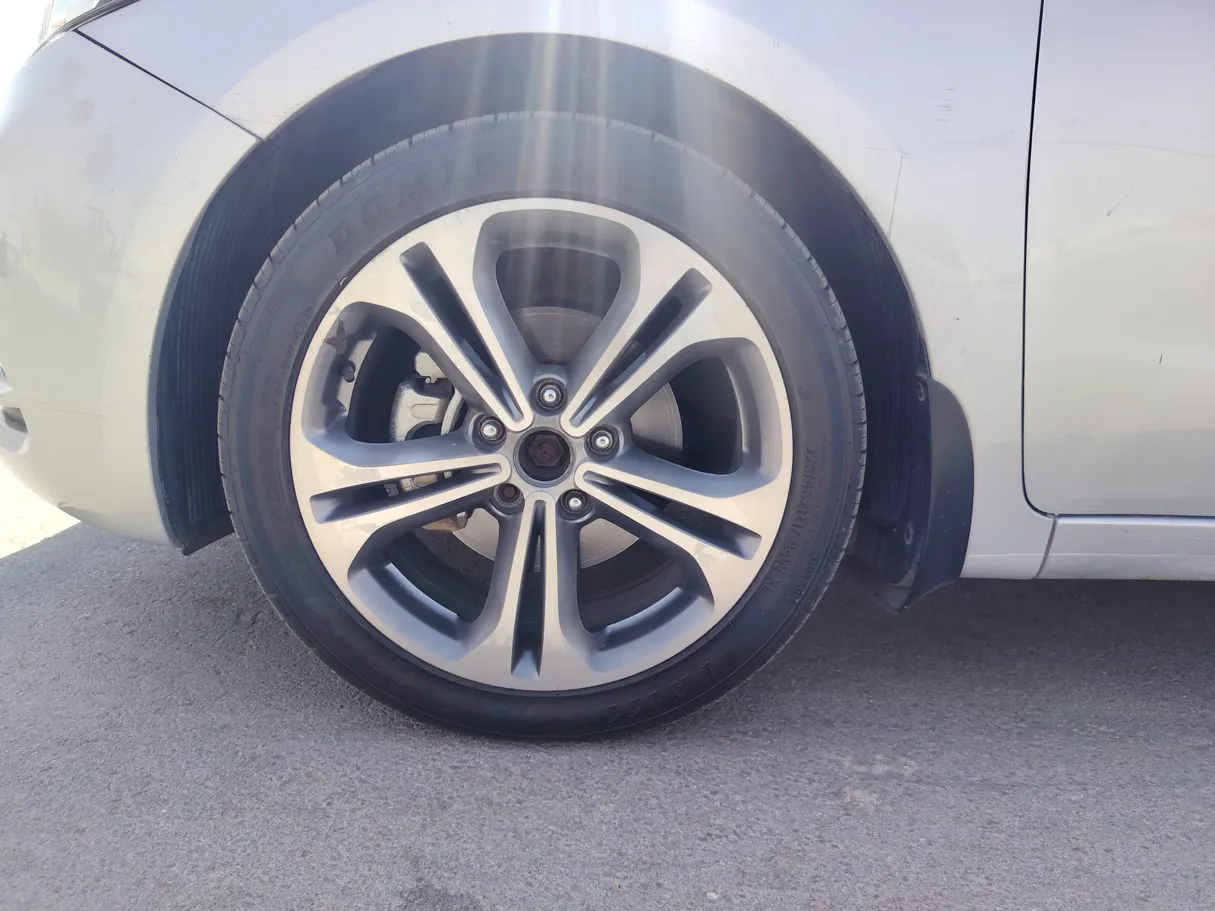 Car image 10