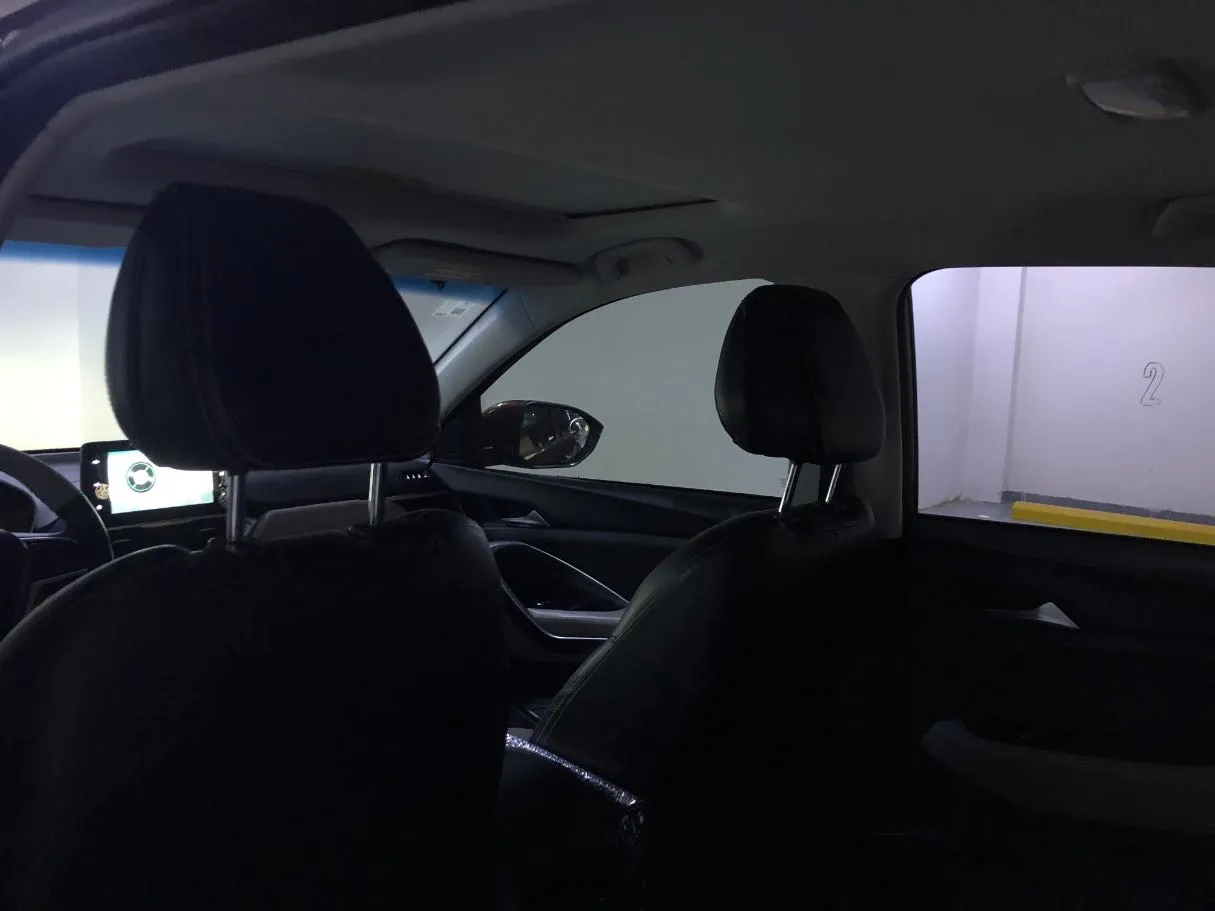 Car image 15