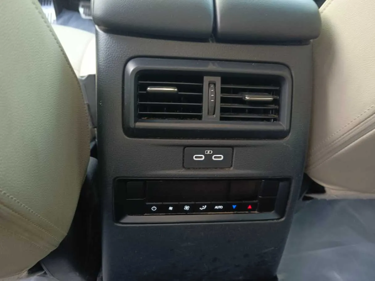 Car image 28