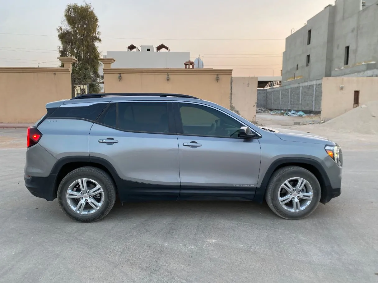 Car image 4