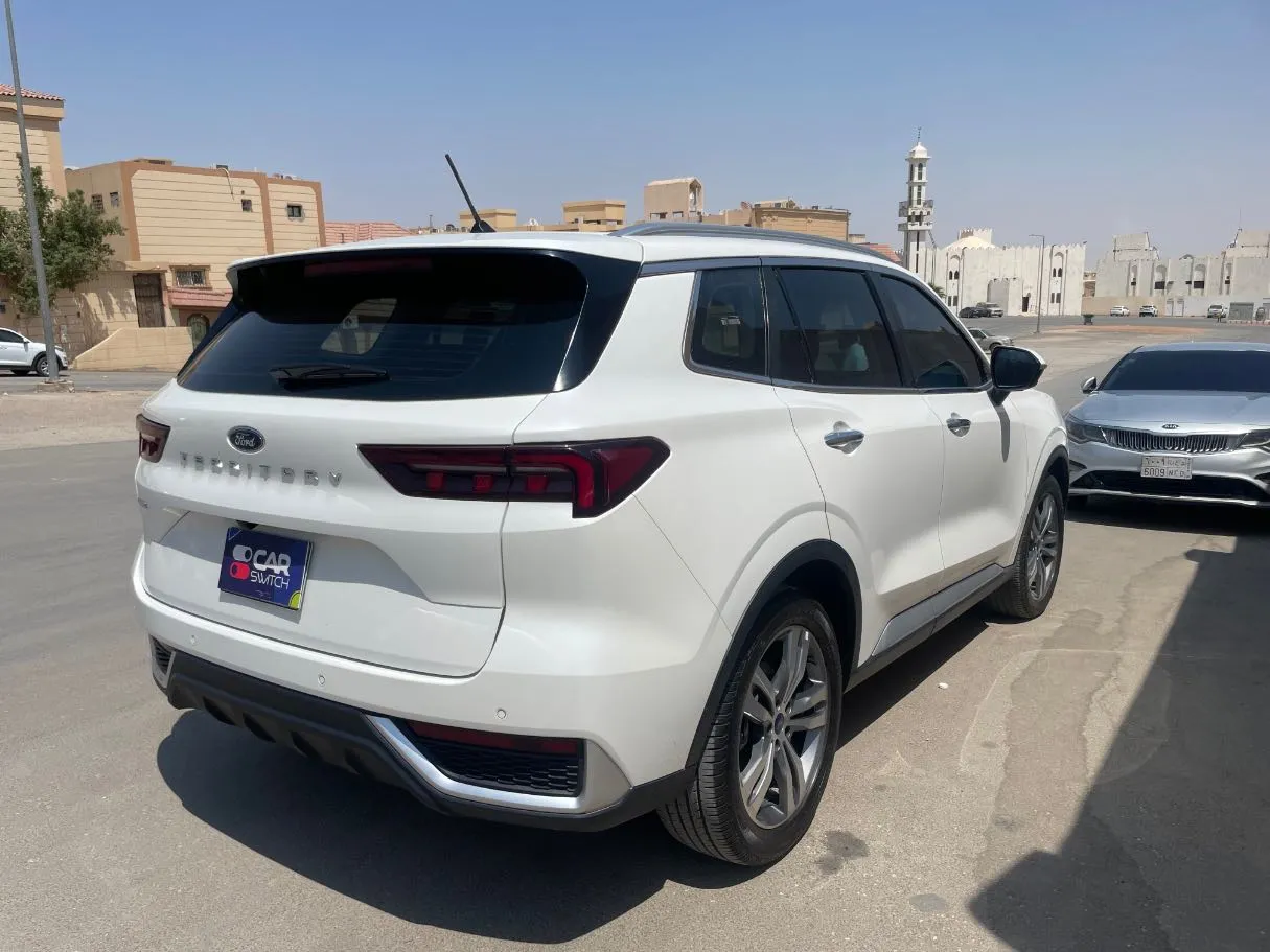 Car image 5