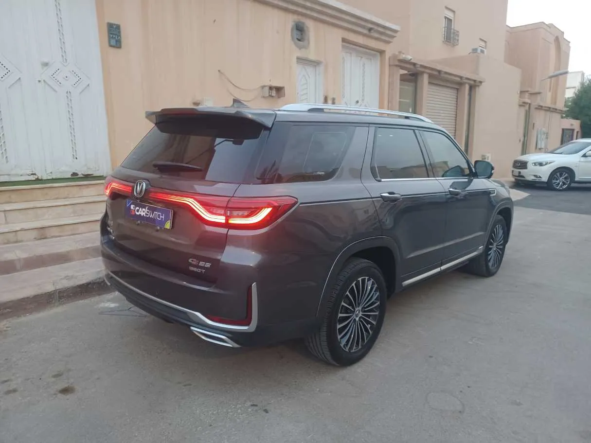 Car image 5