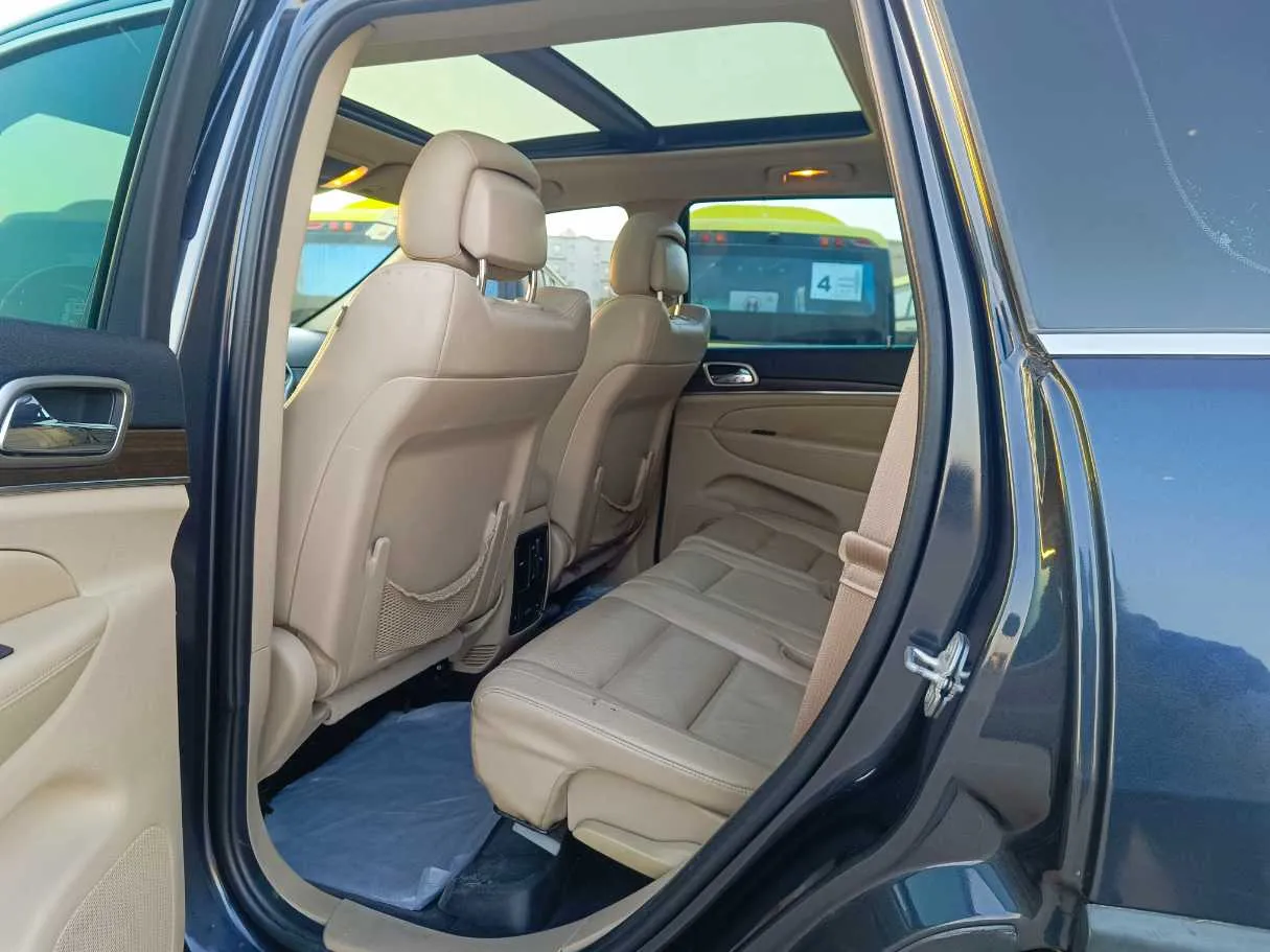 Car image 20