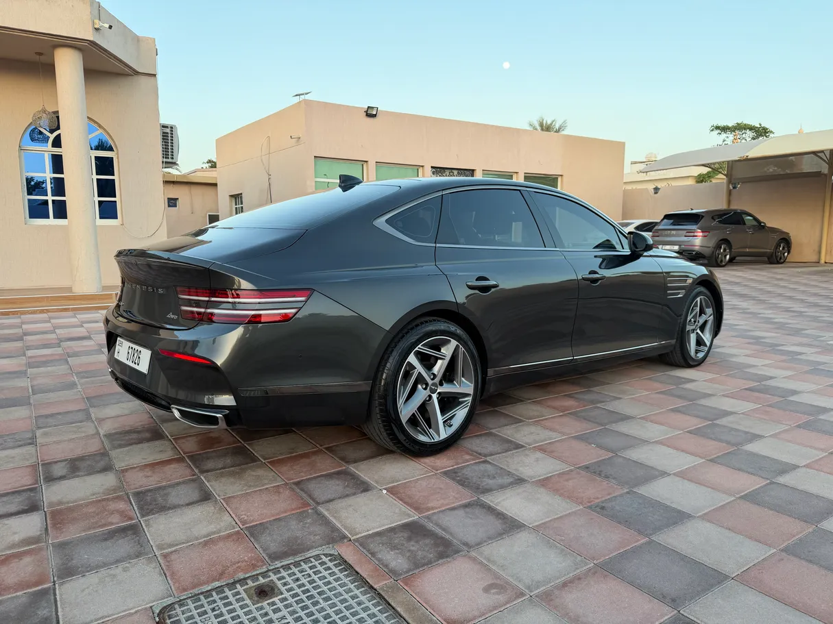 Car image 3