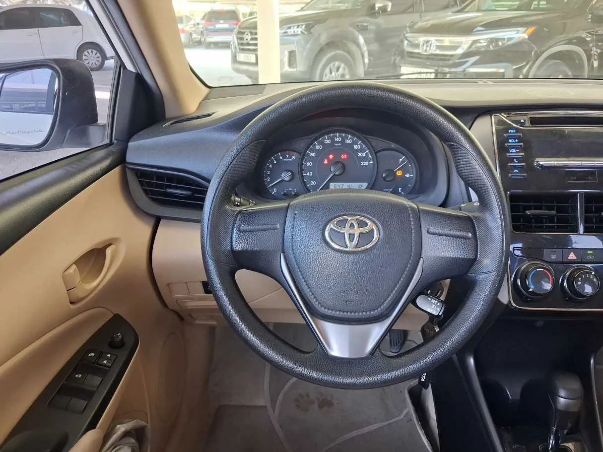 Car image 19