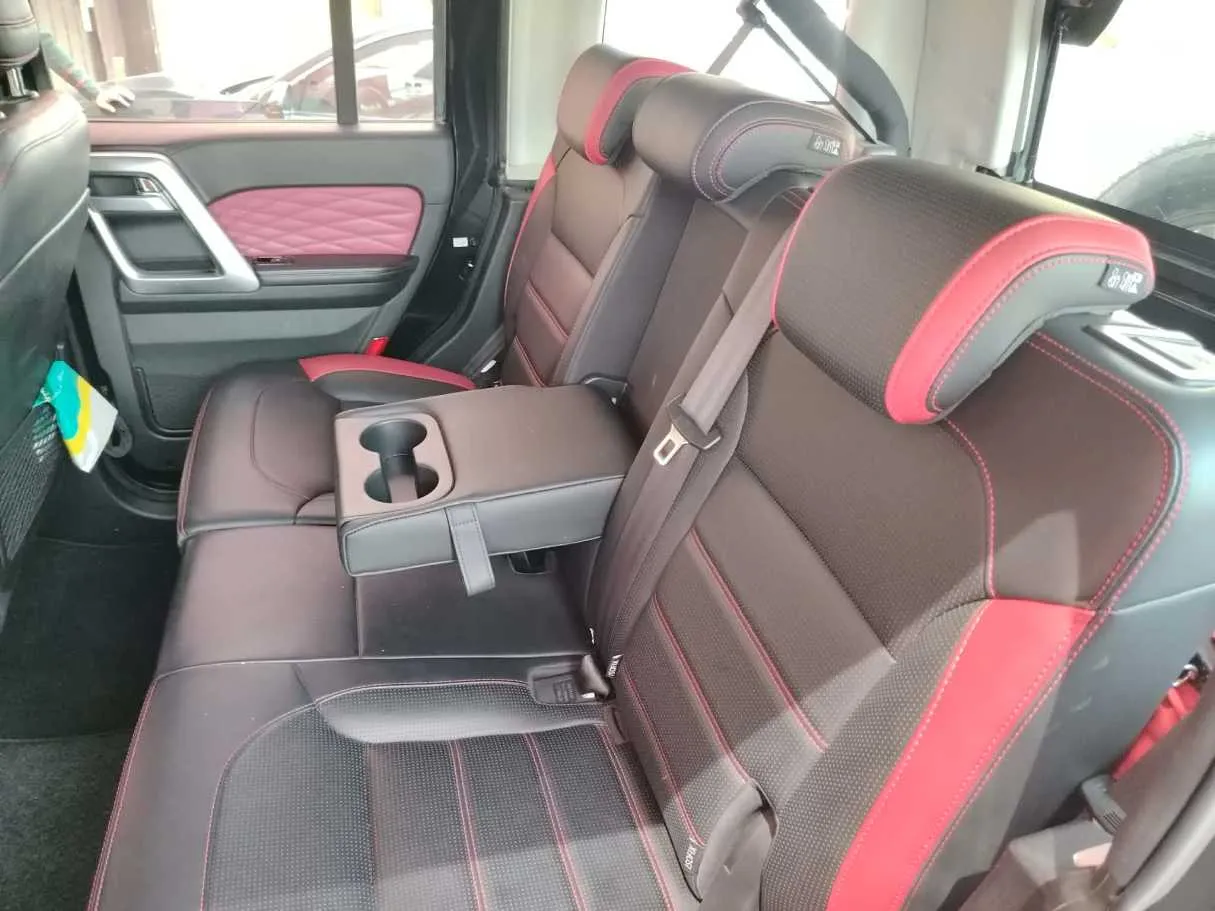 Car image 19