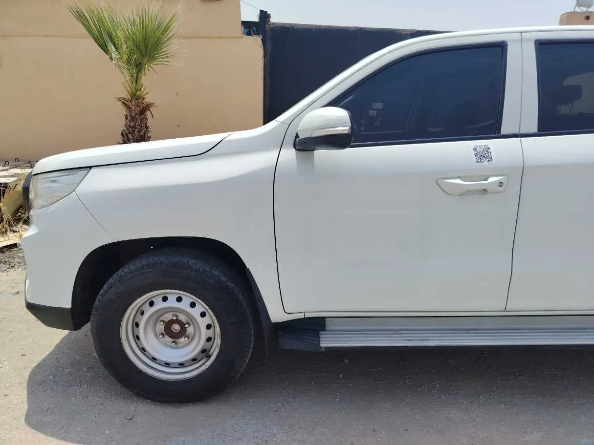 Car image 9