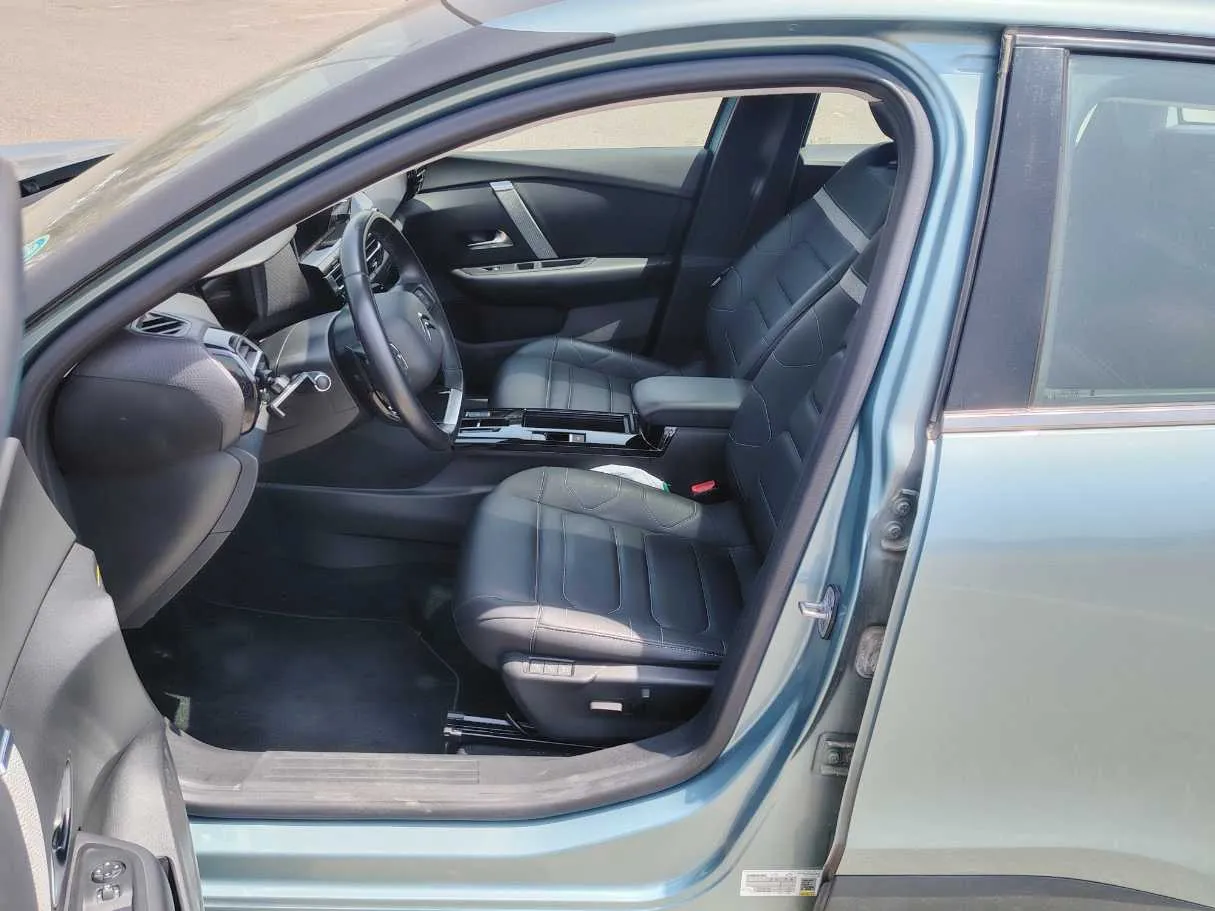 Car image 13