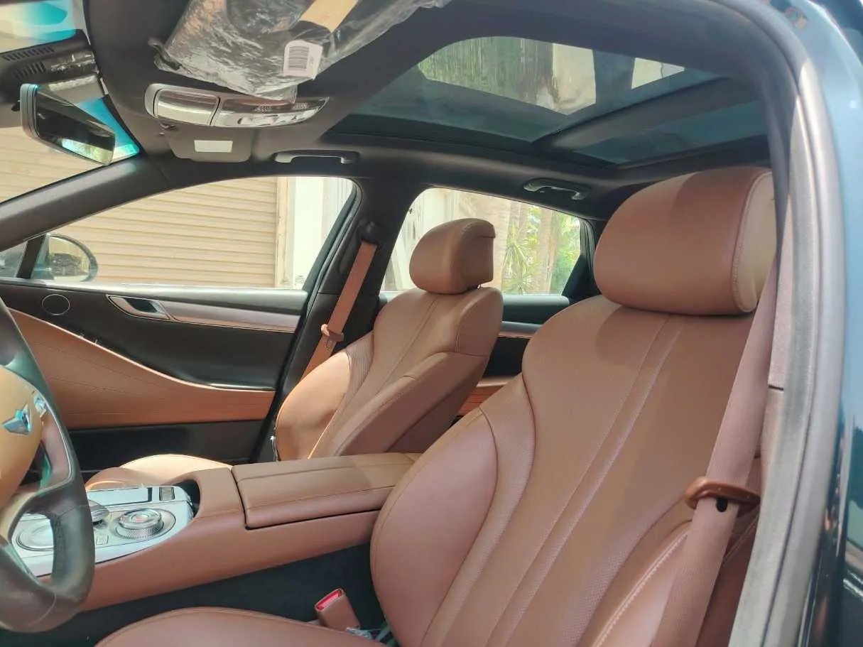 Car image 14