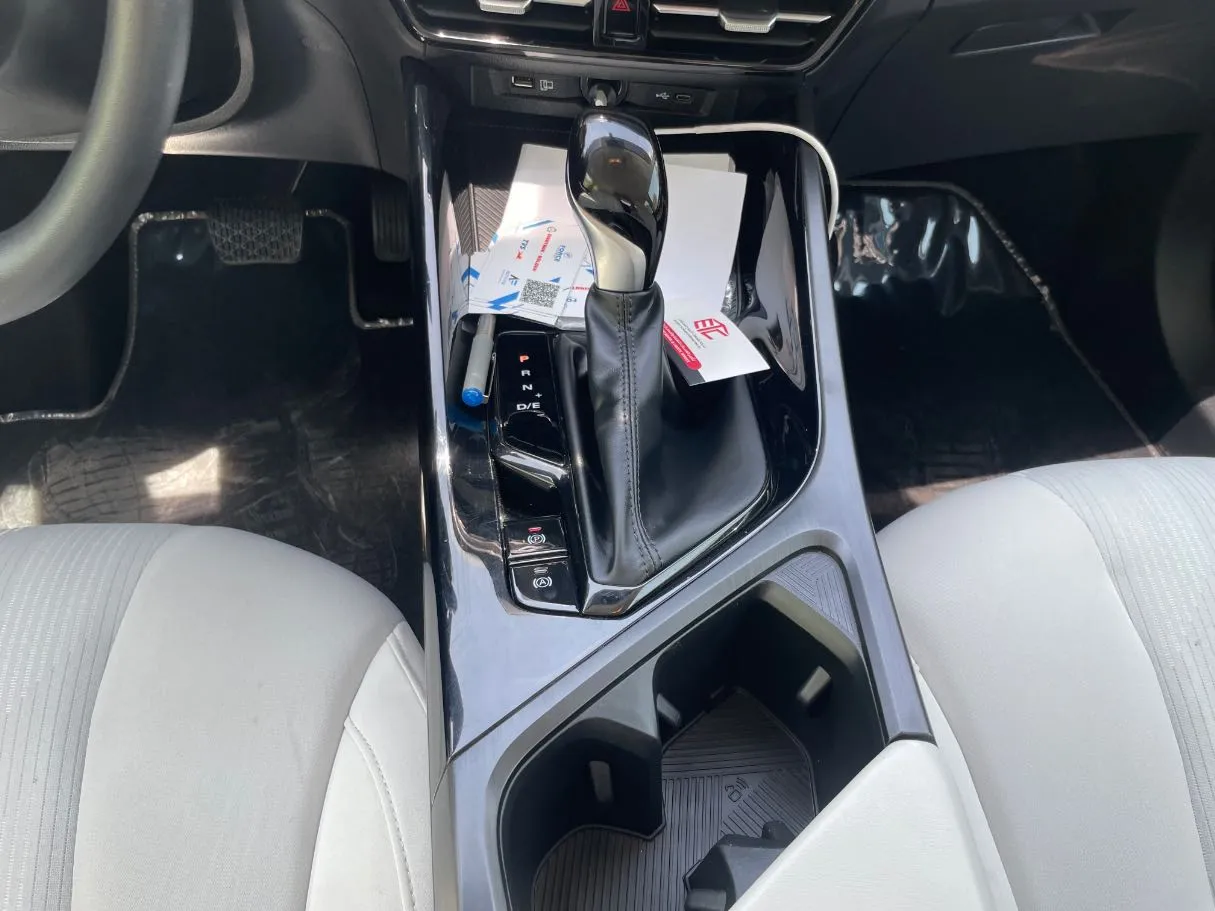 Car image 18