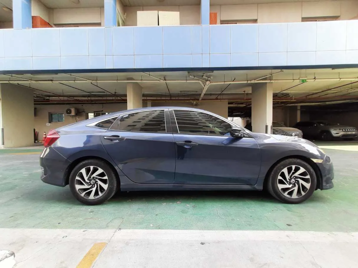 Car image 8