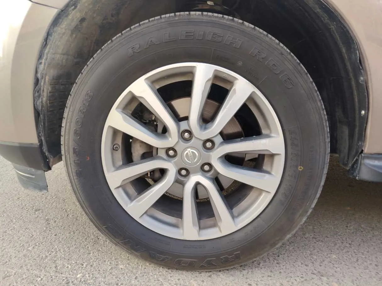 Car image 9