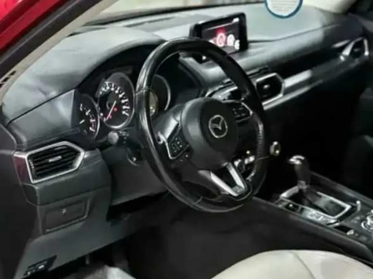 Car image 11