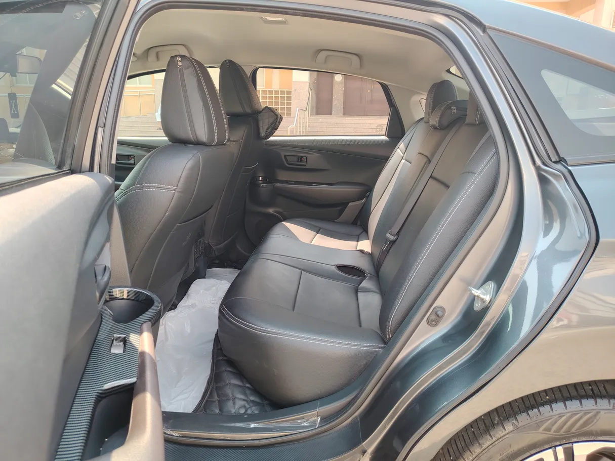 Car image 16