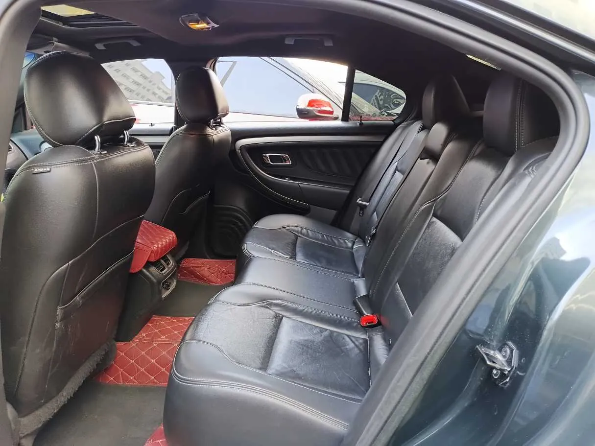 Car image 13