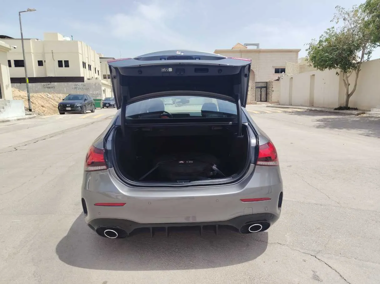 Car image 24