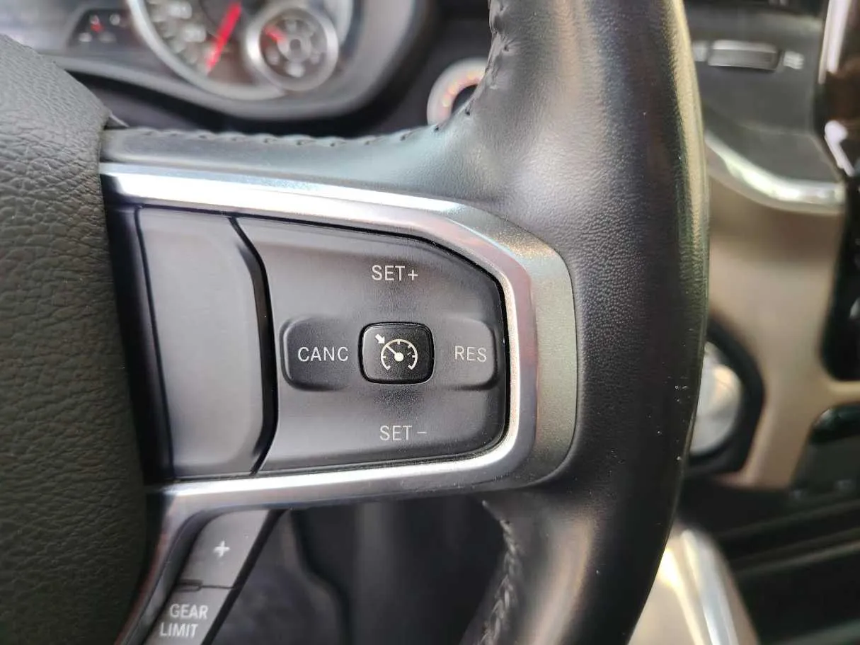 Car image 34