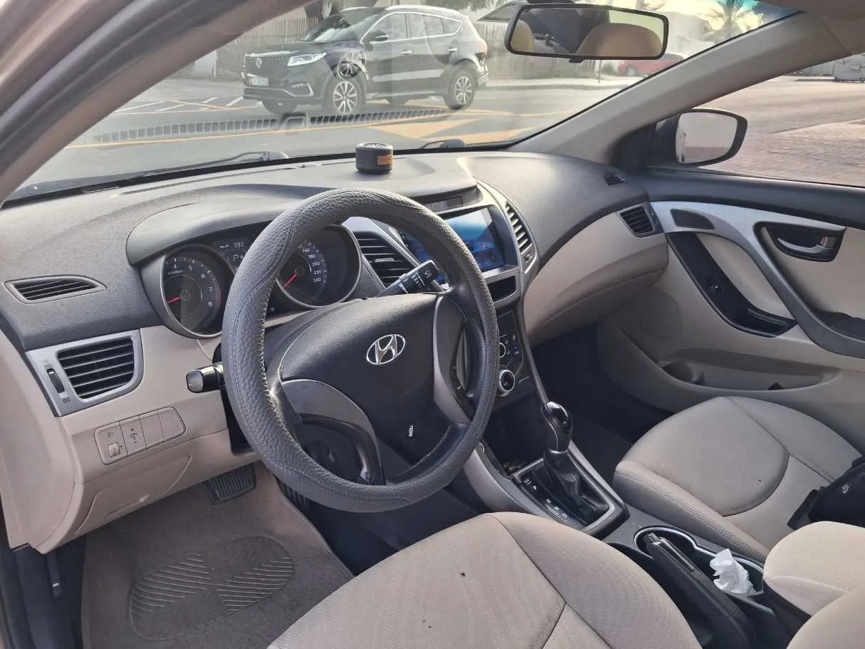 Car image 11