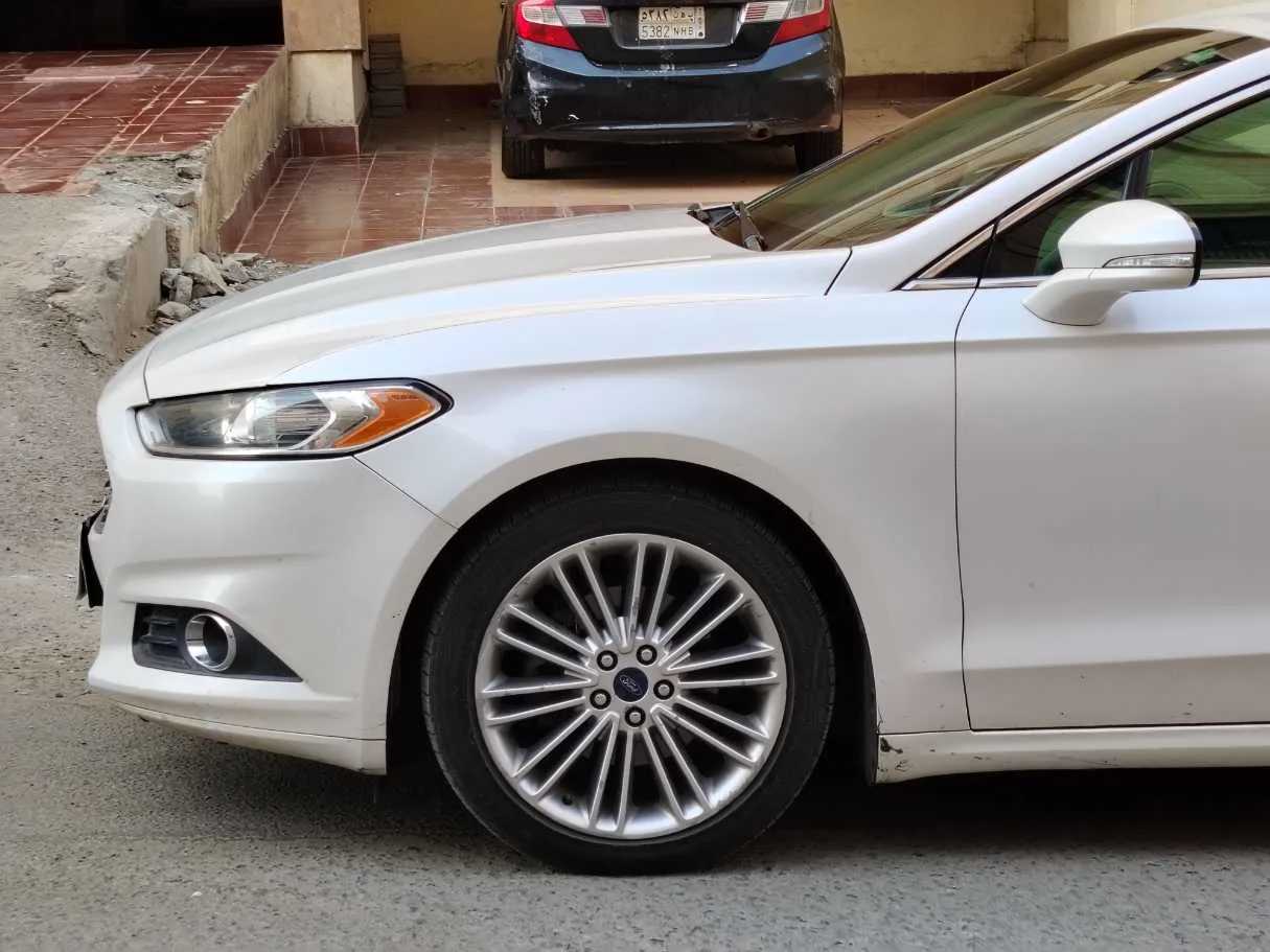 Car image 9