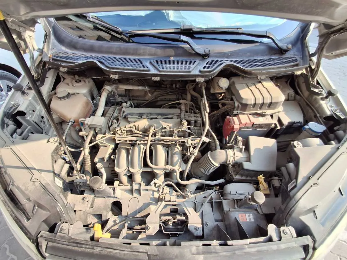 Car image 19