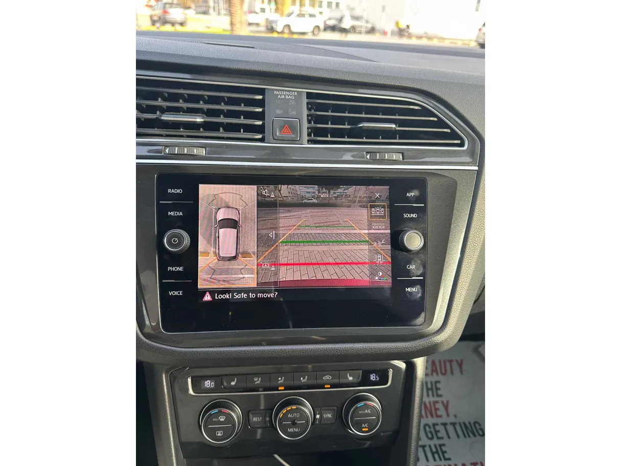 Car image 25