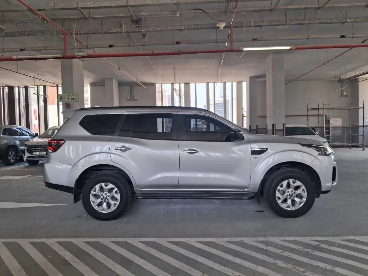 Car image 4