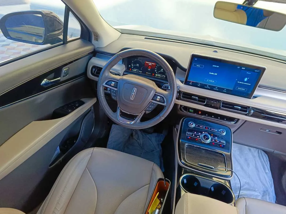 Car image 21