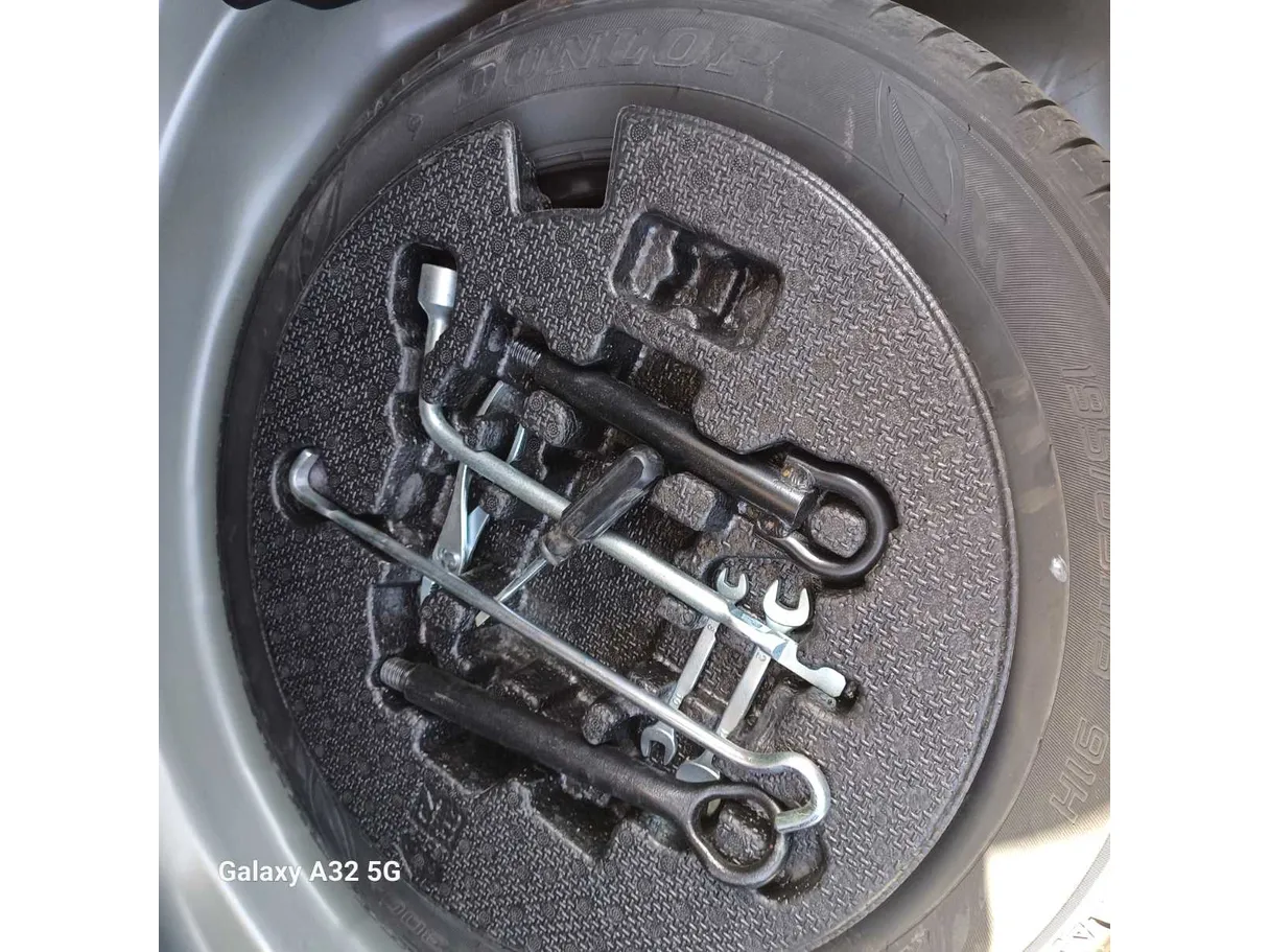 Car image 27