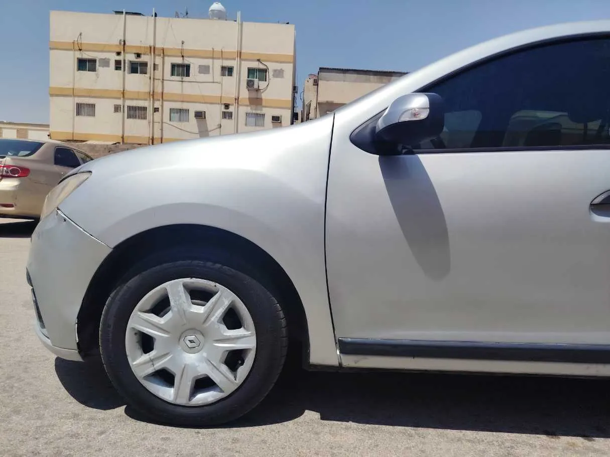 Car image 8