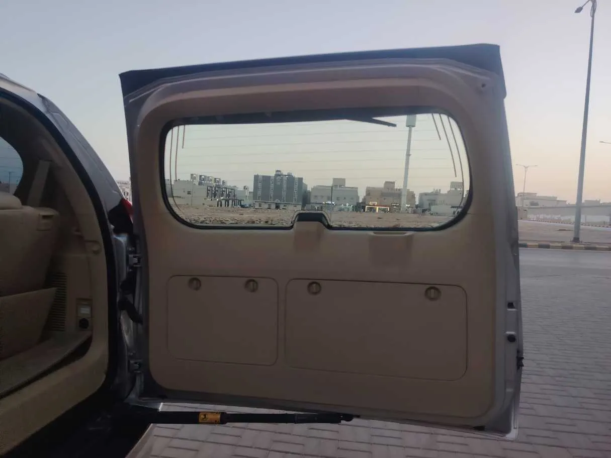 Car image 30