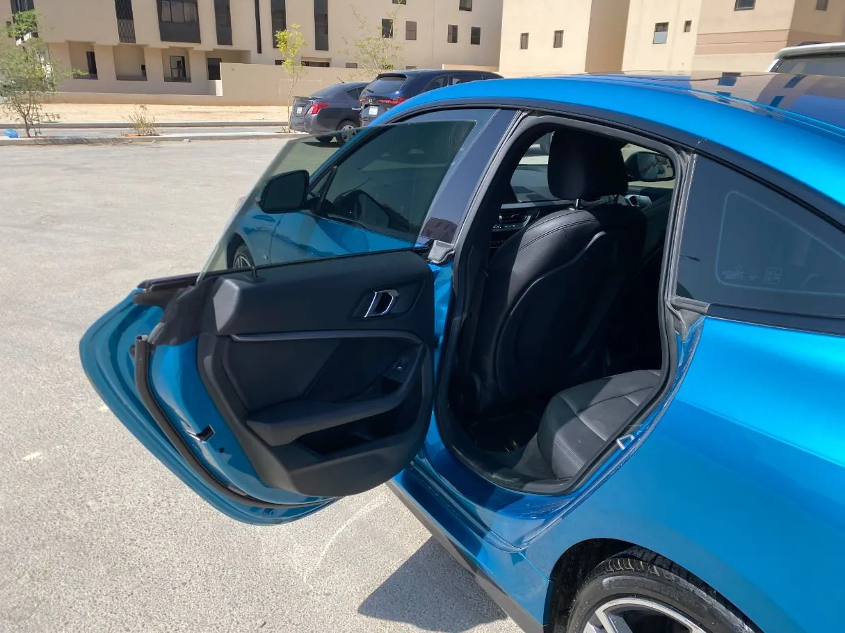 Car image 12