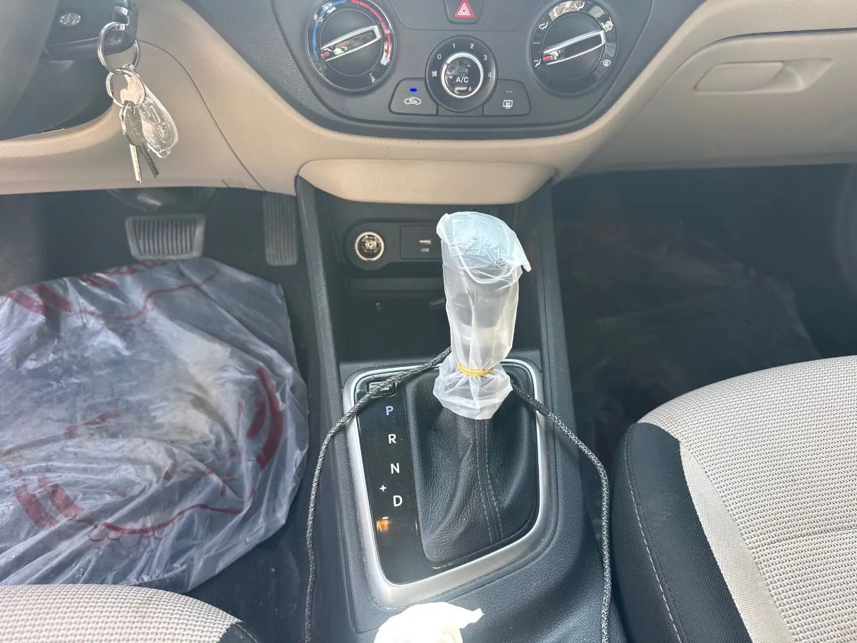 Car image 15
