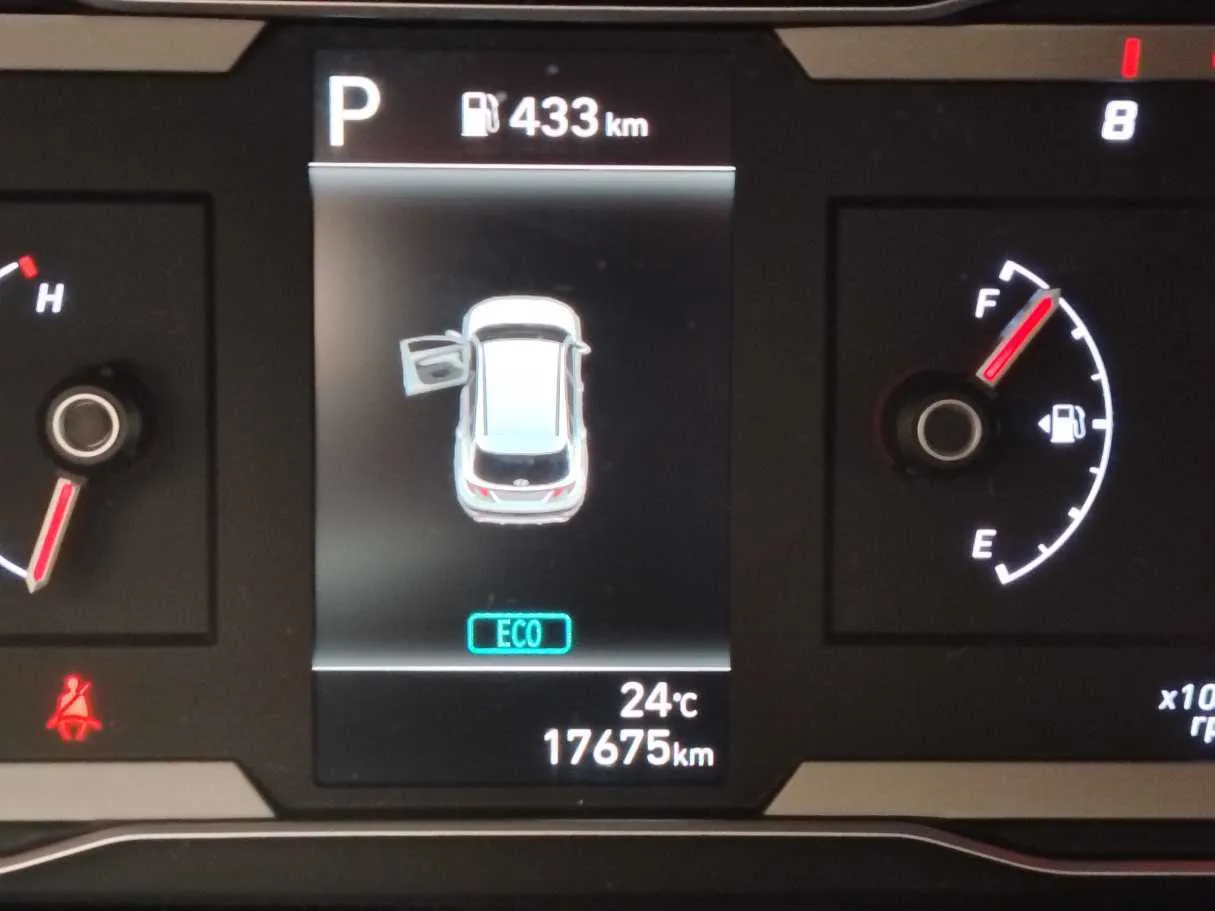 Car image 24