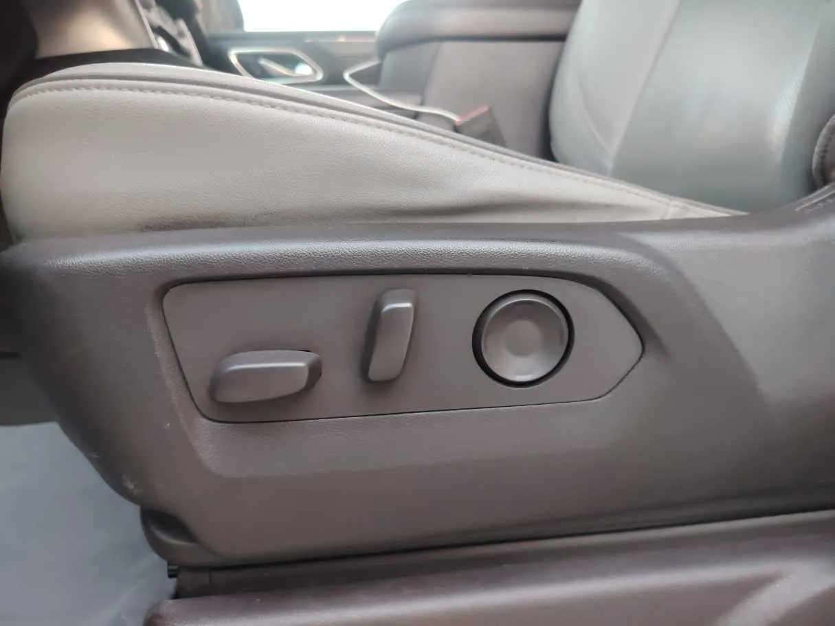 Car image 29