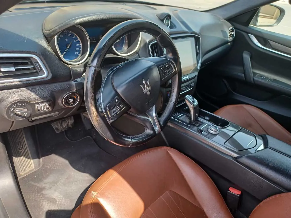 Car image 12