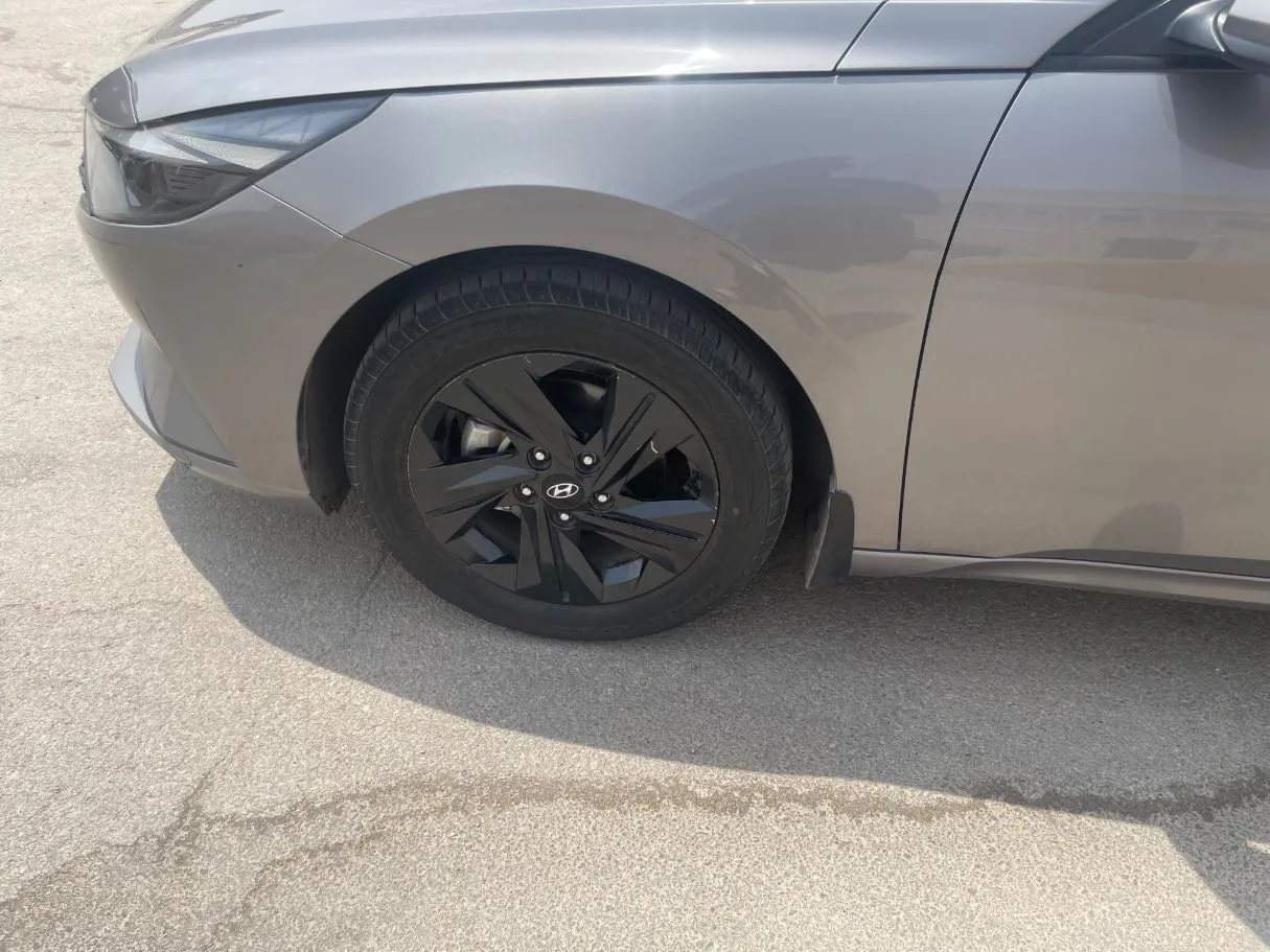 Car image 9