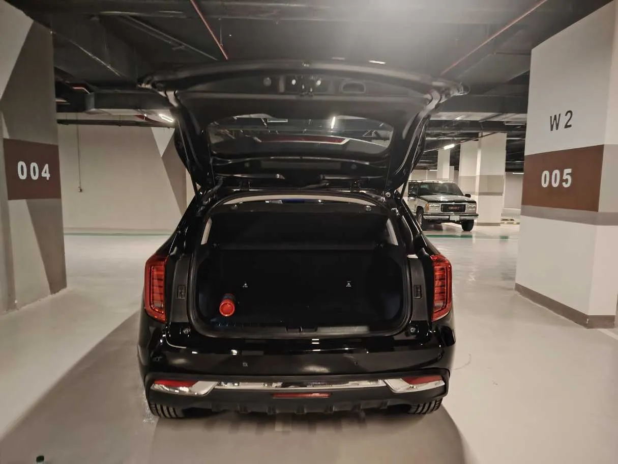 Car image 25