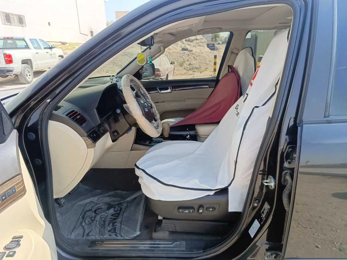 Car image 14